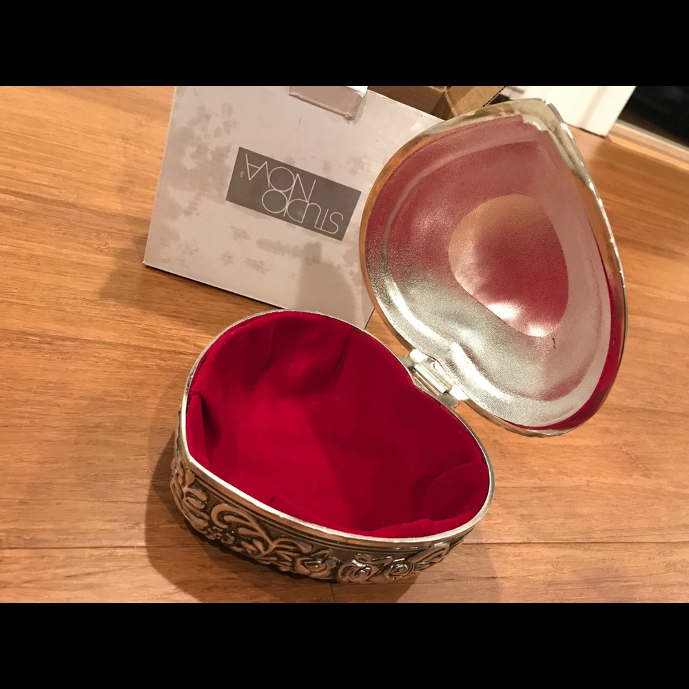 Jewelry box